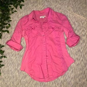 Pink quarter sleeve collared form fitting button up